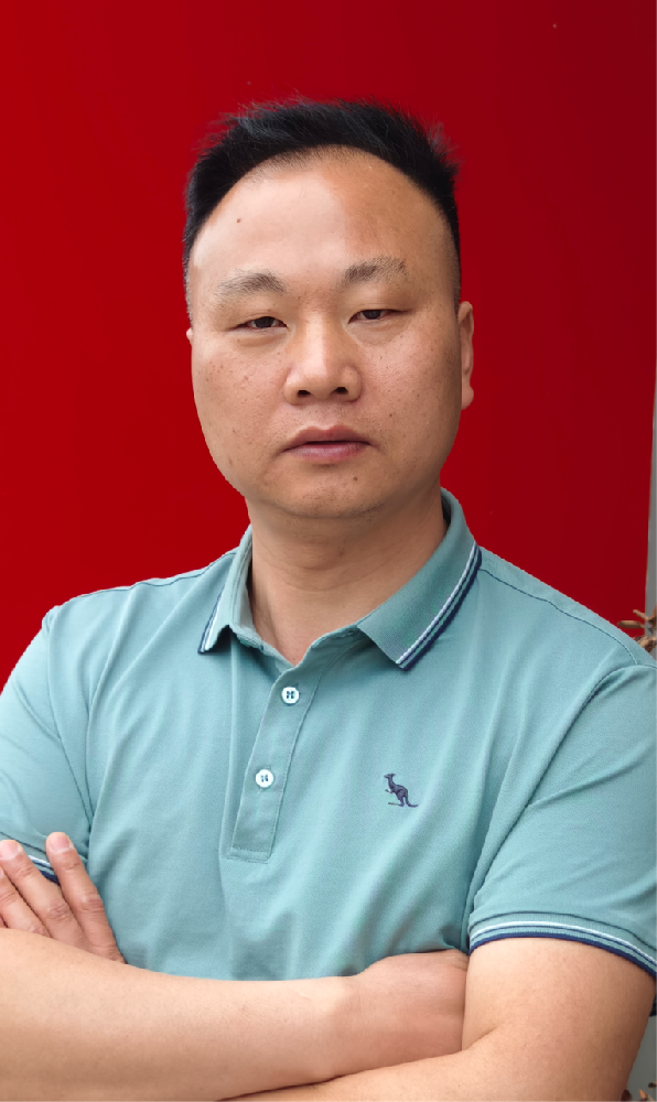 彭建春（國(guó)瓷紅葉畫院研究員）